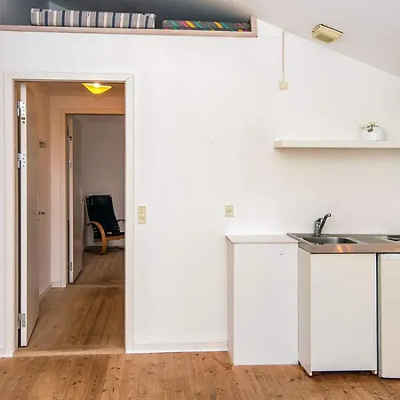 16 Person In * Højer