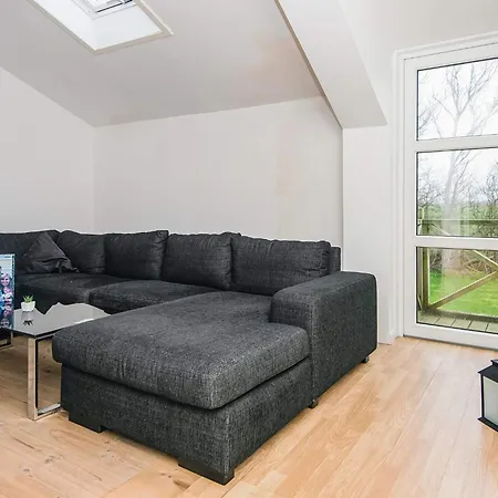 16 Person In בית נופש